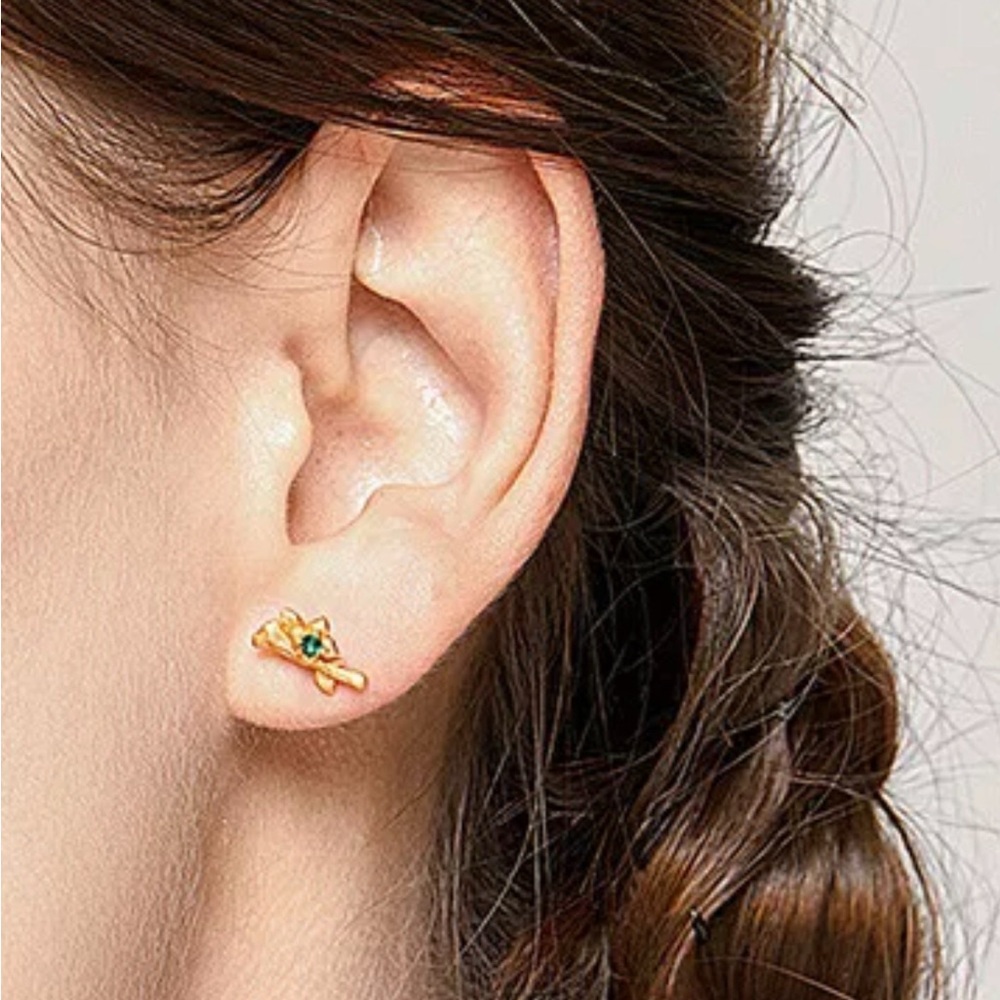 NEW 18K Matte Gold Emerald Win Stud